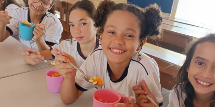 Alimentação completa: Educação em Tempo Integral garante cinco refeições por dia para alunos