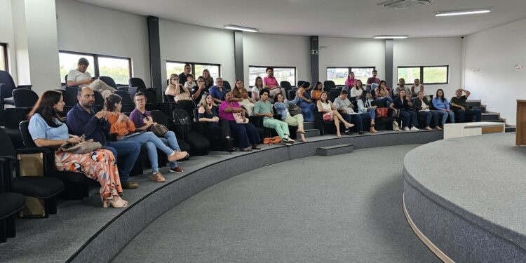 Prefeitura de Araxá empossa novos servidores aprovados no concurso público da educação