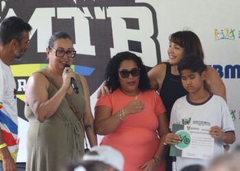 Com redação em braile, estudante com deficiência visual recebe Menção Honrosa no concurso de redação da CIMTB