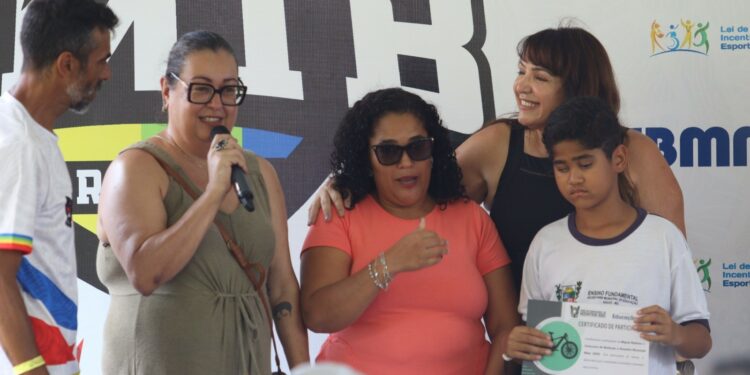 Com redação em braile, estudante com deficiência visual recebe Menção Honrosa no concurso de redação da CIMTB