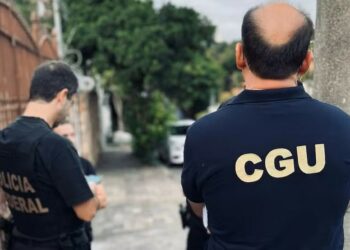 Roubo de aposentadorias – INSS órgão do governo inventou uma tarifa que descontava direto no contracheque de aposentados para desviar o dinheiro.