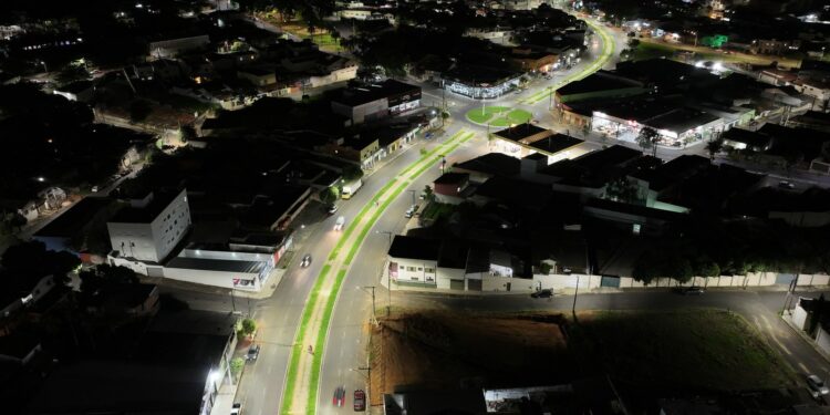 Prefeitura inaugura 7,2 km de iluminação em avenidas com o projeto Caminhada Iluminada