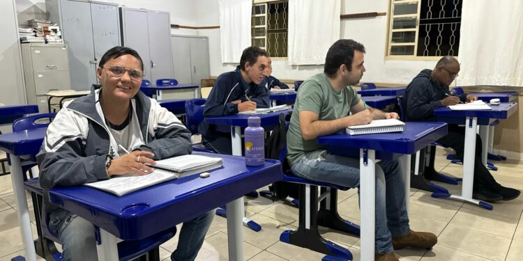 Atendimento especializado da EJA em Araxá se torna referência na inclusão educacional