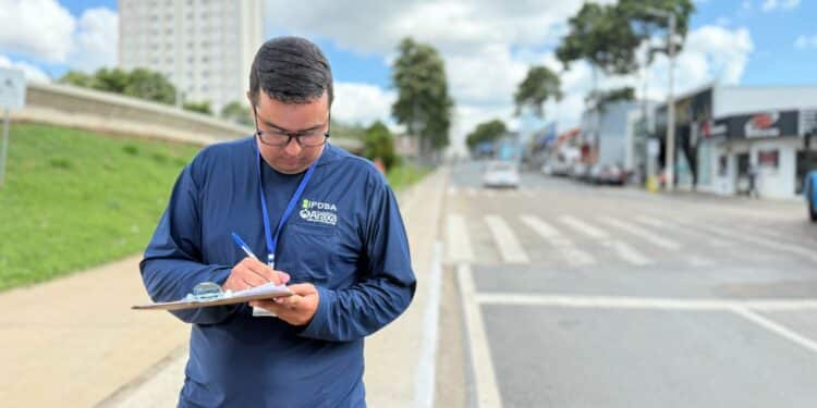 Prefeitura de Araxá reforça conscientização sobre proibição de propagandas irregulares em vias públicas