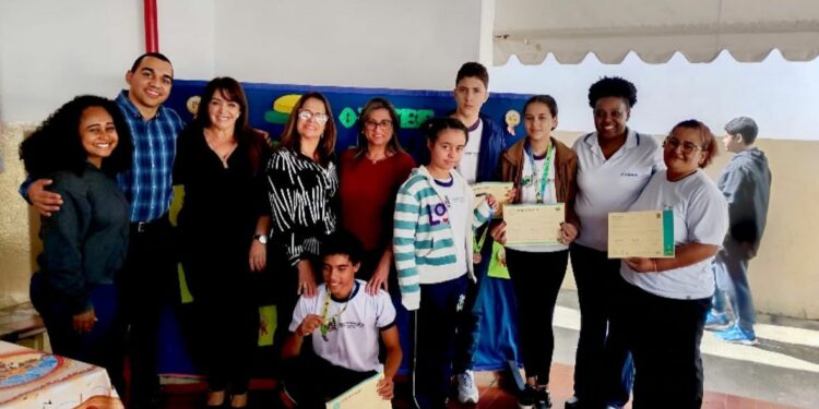 Alunos e professores do Aziz J. Chaer são medalhistas na Olimpíada do Tesouro Direto de Educação Financeira