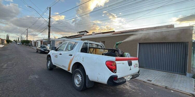 Araxá retoma aplicação do carro fumacê no combate ao mosquito Aedes aegypti