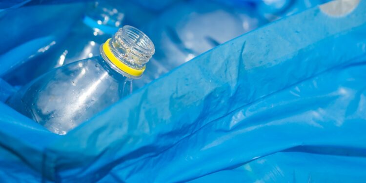 Prefeitura leva projeto de coleta seletiva para as escolas e envolve alunos na reciclagem