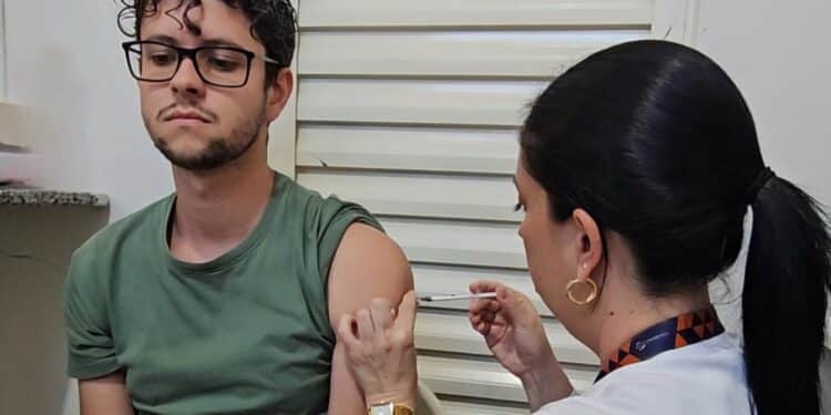 Cidades mineiras decretam emergência em saúde pública; Araxá monitora a situação e intensifica vacinação contra a gripe