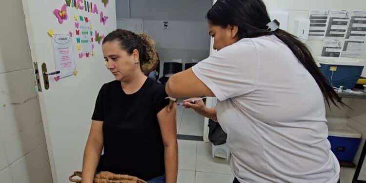 Prefeitura de Araxá amplia atendimento de vacinação noturna na Unileste