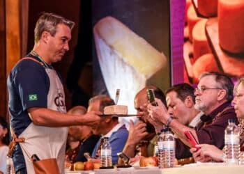 Maior concurso de queijos das Américas reúne jurados de sete países em Minas Gerais