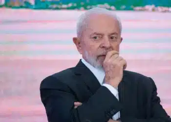 Desaprovação ao governo Lula segue alta e atinge 56,7%, aponta Paraná Pesquisas