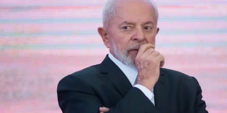 Desaprovação ao governo Lula segue alta e atinge 56,7%, aponta Paraná Pesquisas