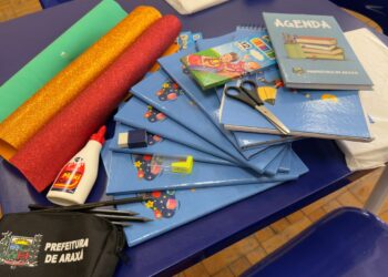 Prefeitura de Araxá inicia entrega de kits escolares para alunos da rede municipal