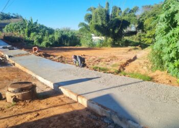 Prefeitura realiza pavimentação das ruas Domingos Di Mambro e José Roque de Oliveira