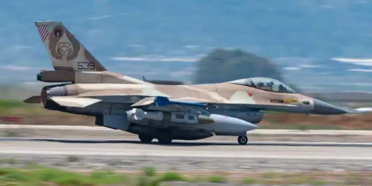 Israel diz que está atacando área de Teerã, capital do Irã