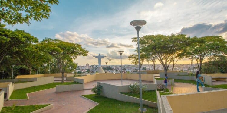 Prefeitura de Araxá participa do projeto Integração no Bairro nesta sexta-feira (13); vacinação contra Gripe, Procon, Sine e diversas outras ações serão oferecidas ao público