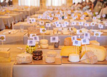 Programação de final de semana reúne shows, concurso e debates na ExpoQueijo Brasil