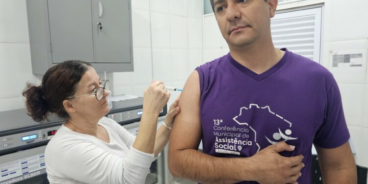 Vacinação Noturna contra a gripe em Araxá se encerra nesta sexta-feira (6)