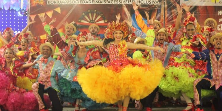 Quadrilhas juninas levam dança e tradição ao Grande Arraiá de Araxá