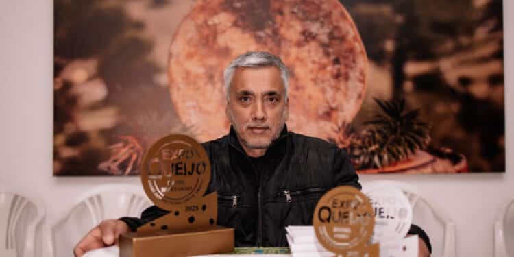 “Minha vida já mudou”: primeiro produtor Super Ouro do Brasil recebe troféu da ExpoQueijo