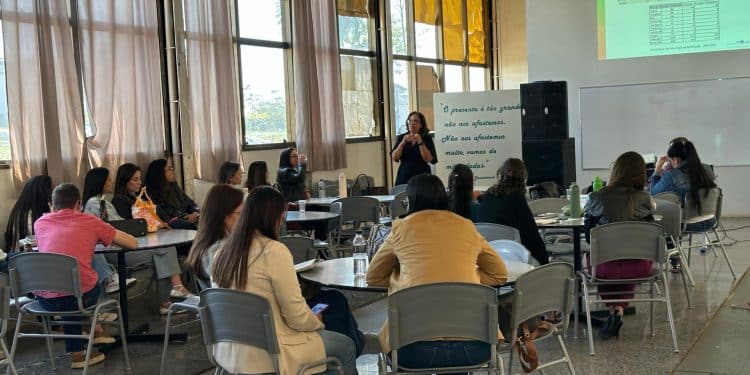 Fluxo de atendimento a vítimas de violência é alinhado em encontro regional em Araxá