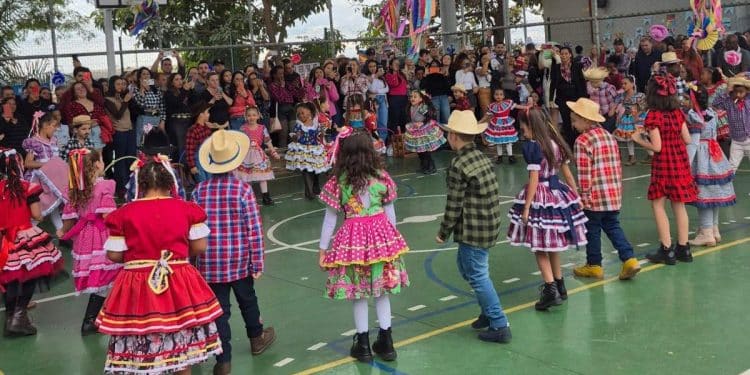 Festas Juninas fortalecem vínculos entre escolas e comunidade em Araxá