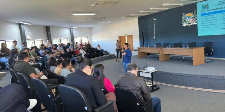 Prefeitura de Araxá apresenta proposta da Lei Orçamentária Anual 2026 em audiência pública