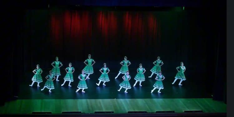 Colégio São Domingos estreia no Dançaraxá e conquista três premiações