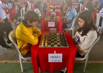 Com apoio da Prefeitura, Araxá se destaca no xadrez na etapa regional dos Jogos Escolares em Pará de Minas