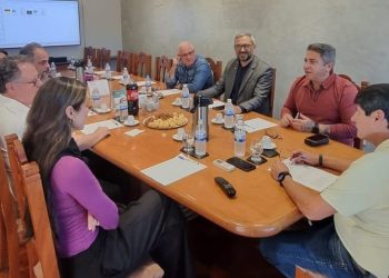 Prefeitura de Araxá e ACIA iniciam preparativos para iluminação e decoração natalina de 2025