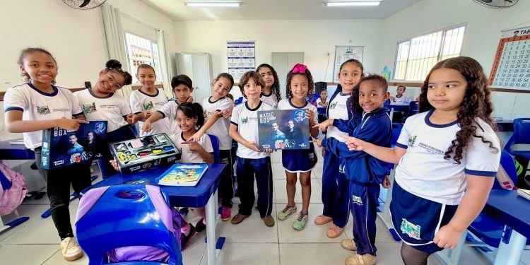 Prefeitura de Araxá inicia distribuição dos kits do Projeto Escola Mágica para alunos da rede municipal
