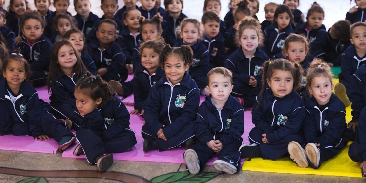 Prefeitura de Araxá inicia entrega de uniformes escolares para mais de 13 mil alunos da rede municipal