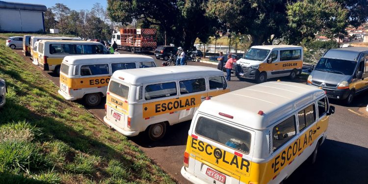 Prefeitura de Araxá realiza vistoria semestral de vans e kombis escolares