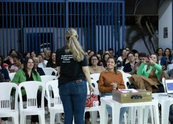 Profissionais do Tempo Integral participam de capacitação do Projeto Escola Mágica em Araxá