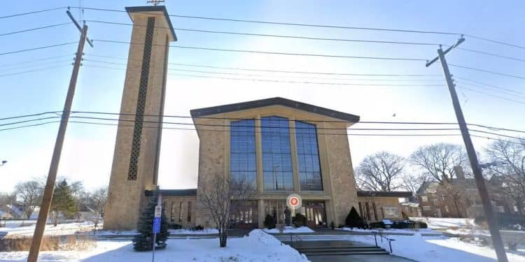 Atirador abre fogo em igreja nos EUA, mata 2 crianças e deixa 17 feridos