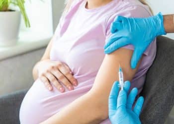 Agosto Dourado: vacinação para gestantes reforça proteção dos bebês por meio da amamentação