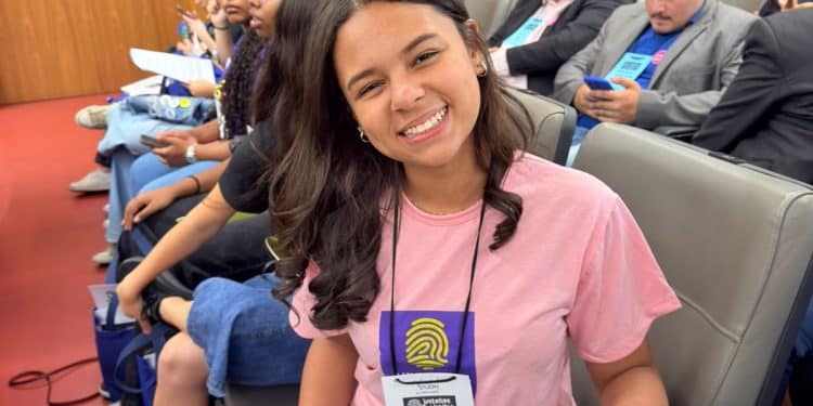 Estudante do Colégio São Domingos representa Araxá e região no Parlamento Jovem