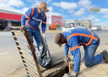 Araxá inicia limpeza preventiva de bueiros e reforça pedido de colaboração da população