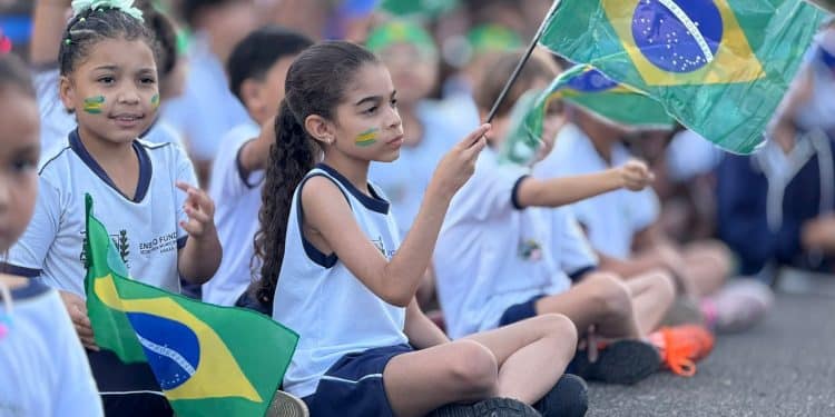 Civismo, educação e amor à pátria: Araxá encerra a Semana da Pátria 2025