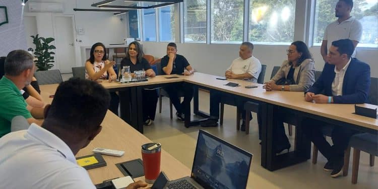 Comitiva de Uberaba visita Araxá para conhecer estrutura de regulamentação do transporte por aplicativo