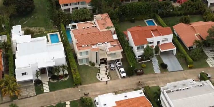 Traficante mais procurado do Brasil vive há mais de uma década em mansões na Bolívia