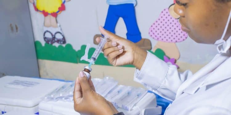 Araxá reforça importância da vacinação contra a dengue: cobertura segue abaixo da meta