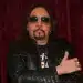 Morre Ace Frehley, guitarrista fundador do Kiss, aos 74 anos