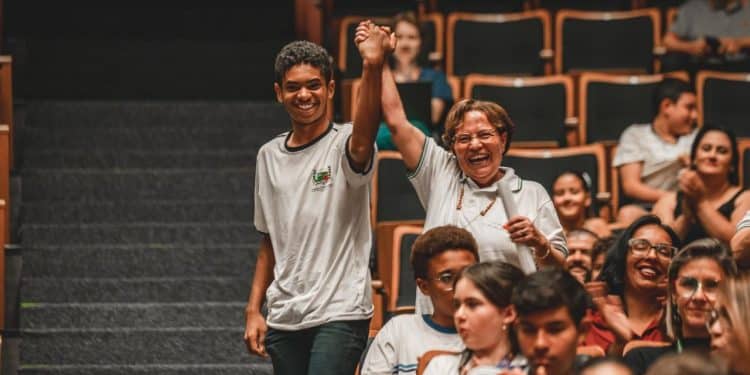 Alunos da rede municipal de Araxá se destacam em concurso de redação e desenho do 13º Fliaraxá