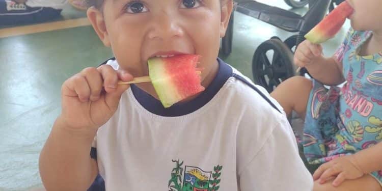 Educação realiza ações sobre alimentação saudável nas escolas municipais