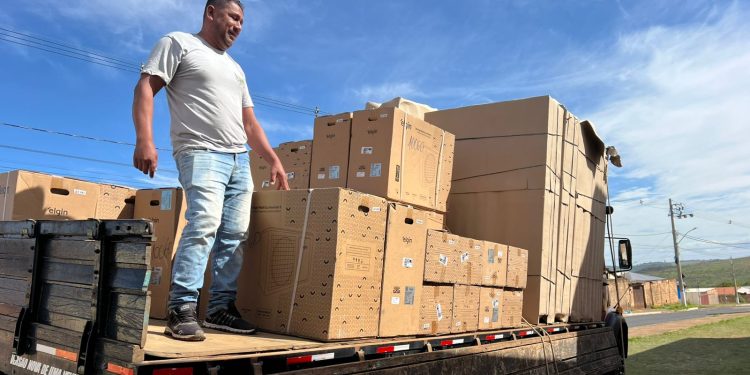 Prefeitura de Araxá inicia entrega de novos equipamentos para escolas do Tempo Integral