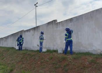 Prefeitura de Araxá intensifica limpeza e manutenção dos cemitérios para o Dia de Finados