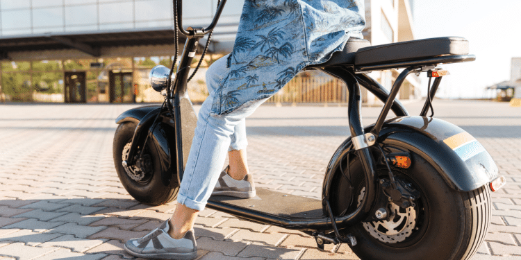 Prefeitura de Araxá orienta sobre novas regras para motos e scooters elétricas que entram em vigor em dezembro