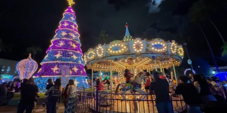 Ingressos gratuitos liberados: carrossel do Natal Iluminado volta à Praça Governador Valadares