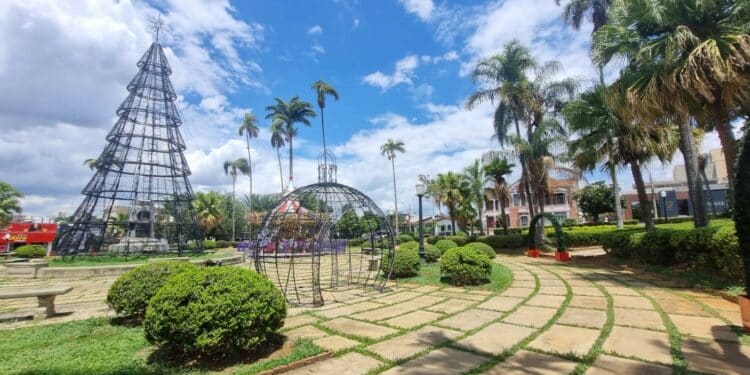 Iluminação natalina de Araxá será inaugurada hoje; saiba como participar